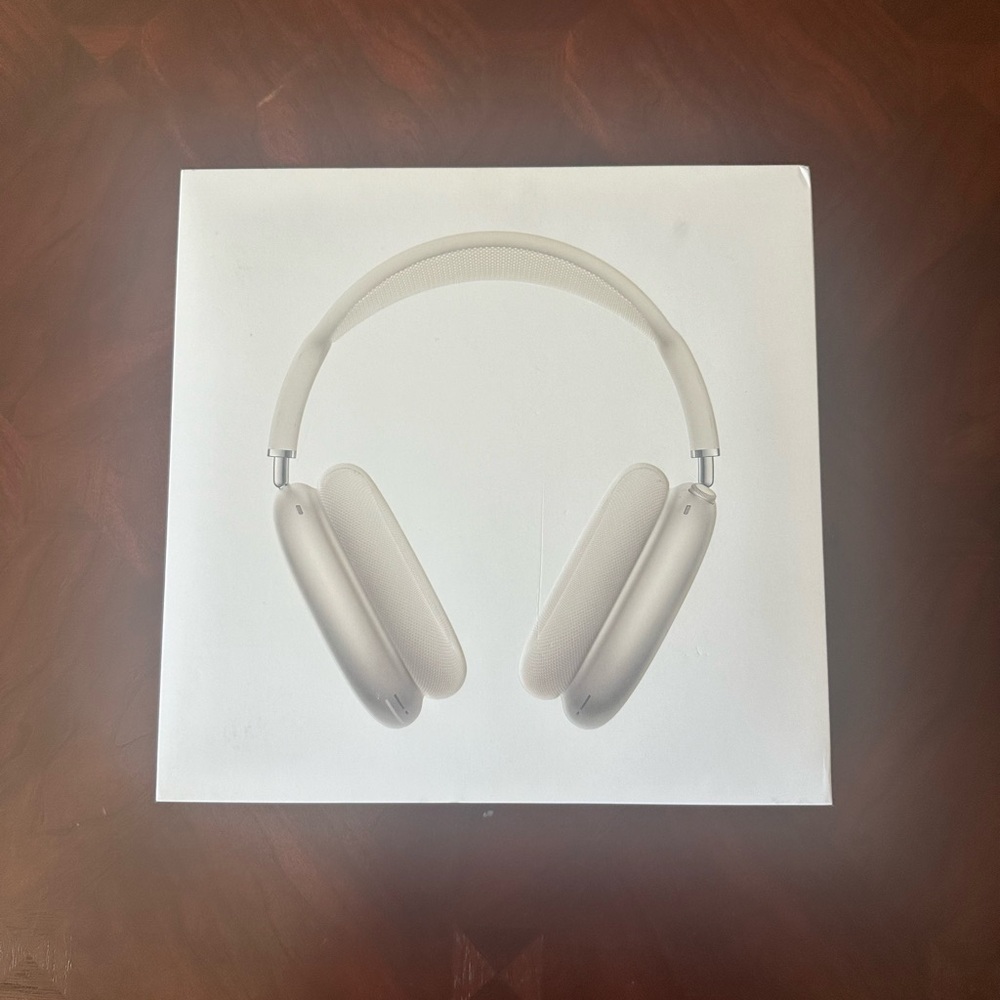Apple AirPods Max in Elegant White (Open Box)